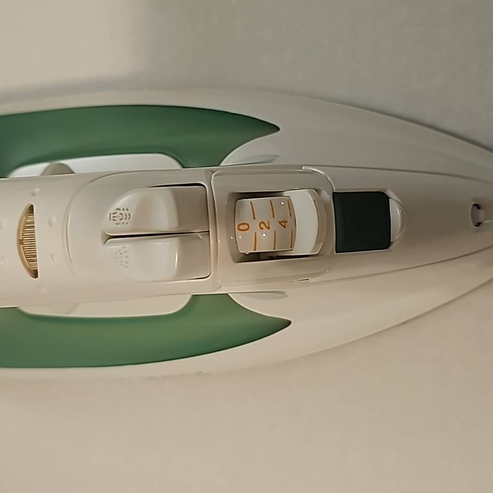T-FAL IRON - Picture 8 of 16